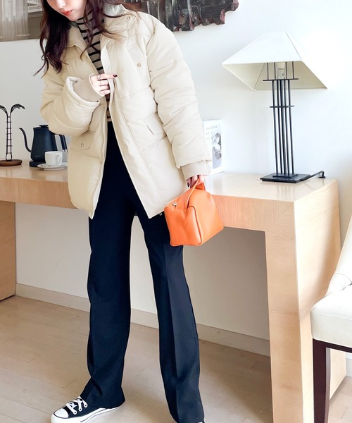 classicalelf(クラシカルエルフ)の「冬の冷え込みに。スタンドネック中綿フェイクダウンジャケット(ダウンジャケット/コート・レディース・ブラック/グレー/アイボリー・MEDIUM/LARGE/X-LARGE)」の12枚目の写真