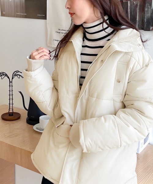 classicalelf(クラシカルエルフ)の「冬の冷え込みに。スタンドネック中綿フェイクダウンジャケット(ダウンジャケット/コート・レディース・ブラック/グレー/アイボリー・MEDIUM/LARGE/X-LARGE)」の13枚目の写真