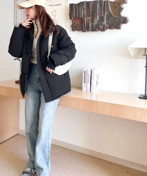 classicalelf(クラシカルエルフ)の「冬の冷え込みに。スタンドネック中綿フェイクダウンジャケット(ダウンジャケット/コート・レディース・ブラック/グレー/アイボリー・MEDIUM/LARGE/X-LARGE)」の16枚目の写真