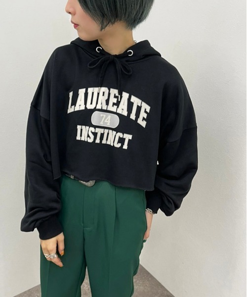 apres jour mignon(アプレジュールミニョン)の「ショートパーカー【ZOZOTOWN限定アイテム】【7PO】(パーカー・レディース・ダークブルー/オートミール/ブラック/ダークグリーン・フリー/X-LARGE)」の1枚目の写真
