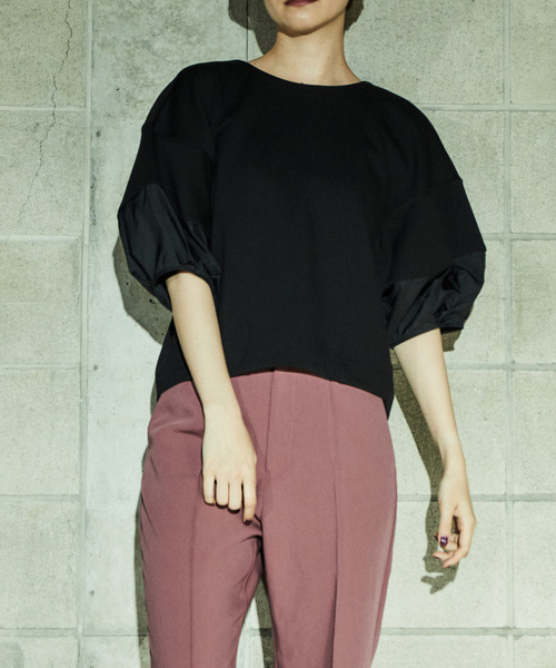 alcali(アルカリ)の「切替変形パフ袖トップス(Tシャツ/カットソー・レディース・アイボリー/ブラック・FREE)」の2枚目の写真