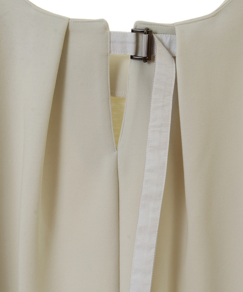 alcali(アルカリ)の「切替変形パフ袖トップス(Tシャツ/カットソー・レディース・アイボリー/ブラック・FREE)」の5枚目の写真