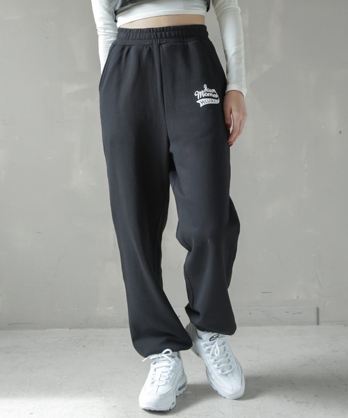 SPINNS（スピンズ）の「HEUREUXロゴ 裏毛スウェットパンツ（スウェットパンツ・レディース・オフホワイト/ネイビー/オートミール/ダークグリーン/ブラック/スミクロ・ONESIZE）」の3枚目の写真