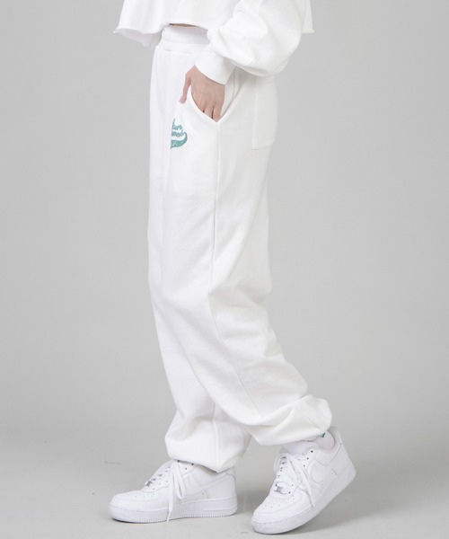 SPINNS（スピンズ）の「HEUREUXロゴ 裏毛スウェットパンツ（スウェットパンツ・レディース・オフホワイト/ネイビー/オートミール/ダークグリーン/ブラック/スミクロ・ONESIZE）」の9枚目の写真