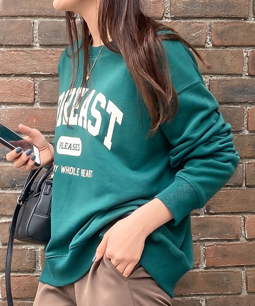 KOBE LETTUCE（コウベレタス）の「カレッジロゴスウェットプルオーバー（スウェット・レディース・オフホワイト/グリーン/チャコール・FREE）」の3枚目の写真