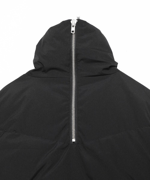 LEGENDA(レジェンダ)の「Deformation スタンドネック中綿ジャケット *(ブルゾン・メンズ・ホワイト/ブラック・FREE)」の4枚目の写真