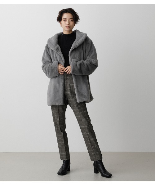 AZUL by moussy（アズールバイマウジー）の「FLUFFY SHAWL COLLAR COAT/フラッフィーショールカラーコート（その他アウター・レディース・ベージュ/グレー・MEDIUM/SMALL）」の22枚目の写真