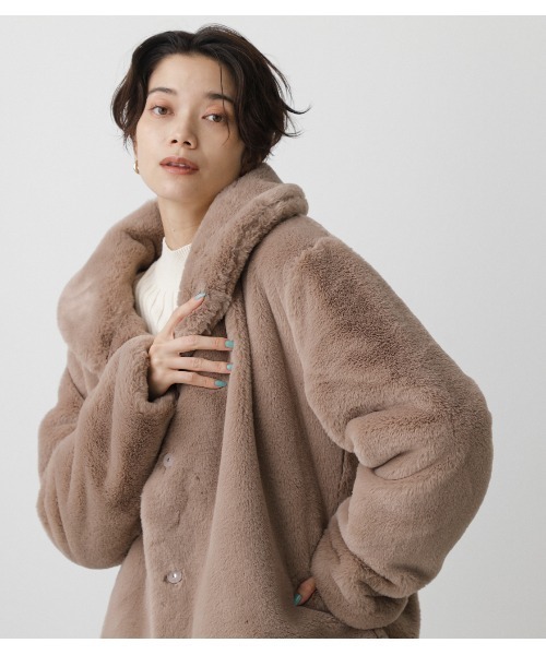 AZUL by moussy（アズールバイマウジー）の「FLUFFY SHAWL COLLAR COAT/フラッフィーショールカラーコート（その他アウター・レディース・ベージュ/グレー・MEDIUM/SMALL）」の14枚目の写真