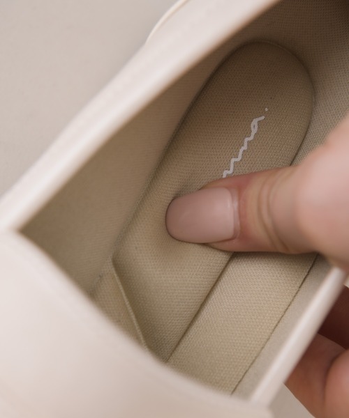 NEUNA（ヌナ）の「ヴィーガンレザースクエアステッチローファー（ローファー・レディース・ホワイト/ブラック・SMALL/MEDIUM/LARGE）」の20枚目の写真