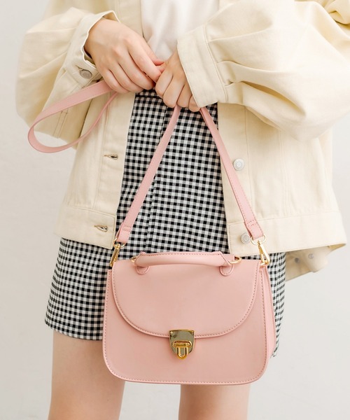 OLIVE des OLIVE(オリーブデオリーブ)の「レトロサドルショルダー(ショルダーバッグ・レディース・ダークブラウン/ベージュ/オフホワイト/ブラック・FREE)」の4枚目の写真