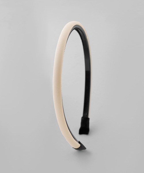 ANEMONE（アネモネ）の「レザー調スリムカチューシャ（カチューシャ・レディース・ブラック/ブラウン/アイボリー・FREE）」の5枚目の写真