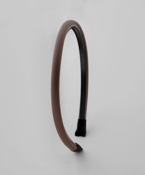 ANEMONE（アネモネ）の「レザー調スリムカチューシャ（カチューシャ・レディース・ブラック/ブラウン/アイボリー・FREE）」の4枚目の写真