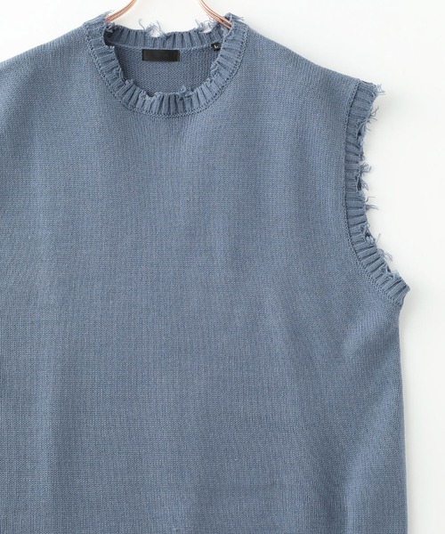 ADPOSION(アドポーション)の「ビッグシルエット ダメージニットベスト(ベスト・メンズ・アイボリー/チャコールグレー/グリーン/サックスブルー・MEDIUM/LARGE/X-LARGE)」の4枚目の写真