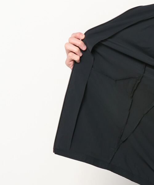 DESCENTE(デサント)の「【デサントアスレチック】アクティブストレッチフーデッドジャケット / ACTIVE STRETCH HOODED JACKET ランニング トレーニング(マウンテンパーカー・メンズ・ブラウン/グレー/ブラック・SMALL/MEDIUM/X-LARGE/LARGE)」の6枚目の写真