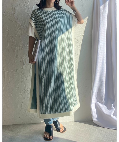 She's Closet（シーズクローゼット）の「サイドオープンクルーネックオーバーサイズ配色ジャガード柄ロングニットベスト（ベスト・レディース・ブラック/グリーン/アイボリー・FREE）」の16枚目の写真