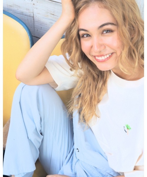 BILLABONG（ビラボン）の「BILLABONG レディース ONEPOINT EMB TEE Ｔシャツ 【2022年春夏モデル】/ビラボンクロップドTシャツ（Tシャツ/カットソー・レディース・ホワイト/マスタード/ブラック・MEDIUM）」の2枚目の写真