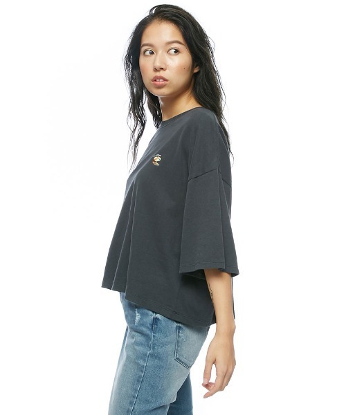 BILLABONG（ビラボン）の「BILLABONG レディース ONEPOINT EMB TEE Ｔシャツ 【2022年春夏モデル】/ビラボンクロップドTシャツ（Tシャツ/カットソー・レディース・ホワイト/マスタード/ブラック・MEDIUM）」の10枚目の写真