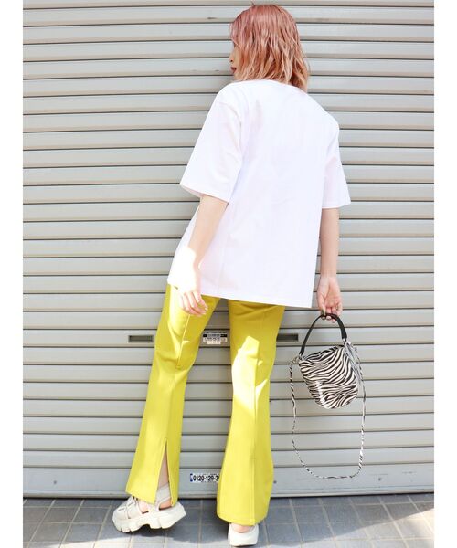 MURUA(ムルーア)の「スムースフィットアンドフレアパンツ(スラックス・レディース・ブラック/イエロー/ブルー/アイボリー・1/2)」の19枚目の写真