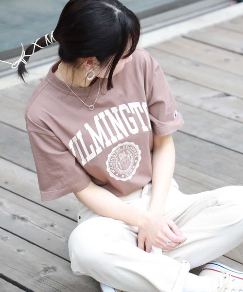 Champion（チャンピオン）の「【Champion】カレッジロゴＴシャツ（Tシャツ/カットソー・レディース・ブルー/ダークグレー/キャメル/キナリ・M/L）」の4枚目の写真