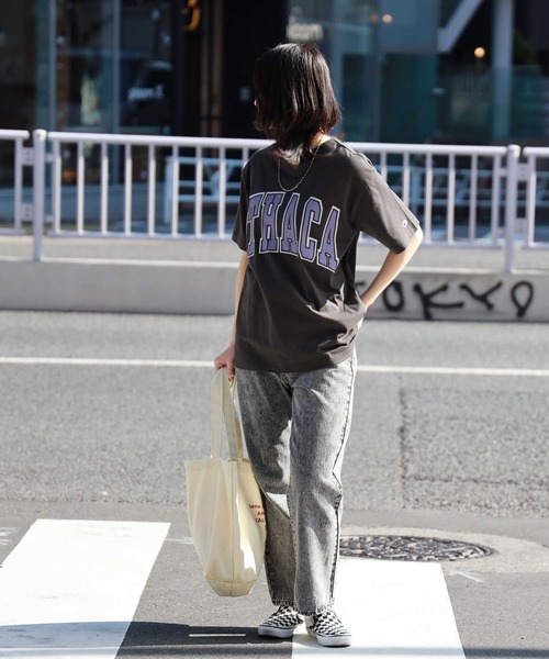 Champion（チャンピオン）の「【Champion】カレッジロゴＴシャツ（Tシャツ/カットソー・レディース・ブルー/ダークグレー/キャメル/キナリ・M/L）」の11枚目の写真