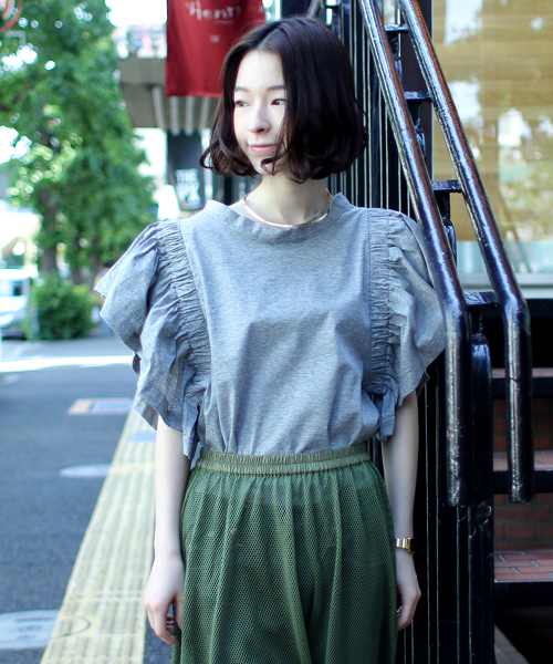 Ray BEAMS(レイビームス)の「RBS / ギャザー フリルスリーブT(Tシャツ/カットソー・レディース・オフホワイト/グレー・ONE SIZE)」の2枚目の写真