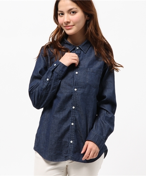 earth music&ecology（アースミュージックアンドエコロジー）の「デニムシャツ（シャツ/ブラウス・レディース・インディゴブルー/ライトインディゴブルー・SMALL/MEDIUM）」の2枚目の写真