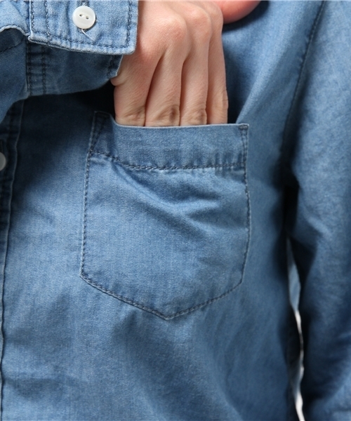 earth music&ecology（アースミュージックアンドエコロジー）の「デニムシャツ（シャツ/ブラウス・レディース・インディゴブルー/ライトインディゴブルー・SMALL/MEDIUM）」の9枚目の写真