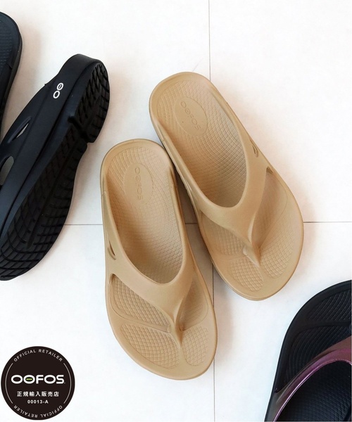 OOFOS（ウーフォス）の「《追加3》【OOFOS/ウーフォス】ORIGINAL：サンダル（サンダル・レディース・ブラック/アイボリー/ダークパープル/ブラウン/ベージュ・23cm/25cm/24cm/22cm）」の5枚目の写真