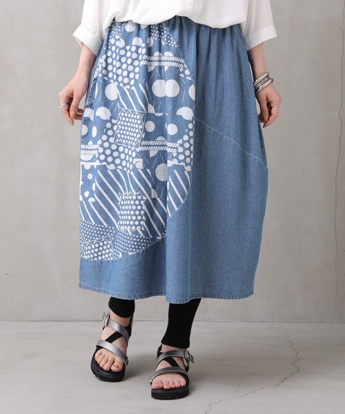 osharewalker（オシャレウォーカー）の「【廃盤】『抜染プリントデニムコクーンスカート』（デニムスカート・レディース・ブラック/ブルー・FREE）」の3枚目の写真