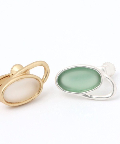 studio CLIP（スタディオクリップ）の「メタルラインマットカラーイヤリング（イヤリング・レディース・その他1/その他2・FREE）」の4枚目の写真