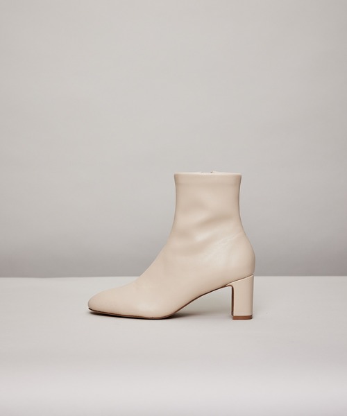 ROPE'（ロペ）の「ストレッチショートブーツ（ブーツ・レディース・ブラック/ベージュ/クリーム・36/36.5/37/37.5/38/35.5/35）」の2枚目の写真