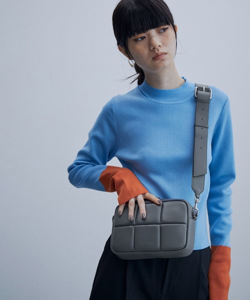 ADD CULUMN（アドカラム）の「【WEB限定】【ADD CULUMN】PUFF - CROSS BODY（ショルダーバッグ・レディース・ブラック/グレー・FREE）」の20枚目の写真