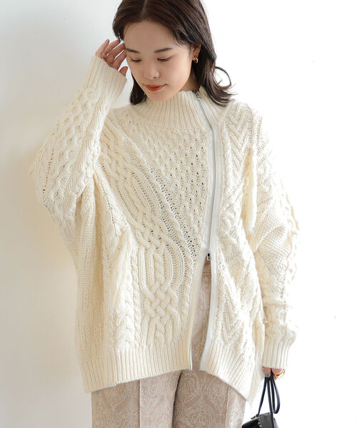 Ray BEAMS(レイビームス)の「RBS / ケーブル アシンメトリー ジップ カーディガン(カーディガン/ボレロ・レディース・オフホワイト/ダークブラウン・ONE SIZE)」の2枚目の写真