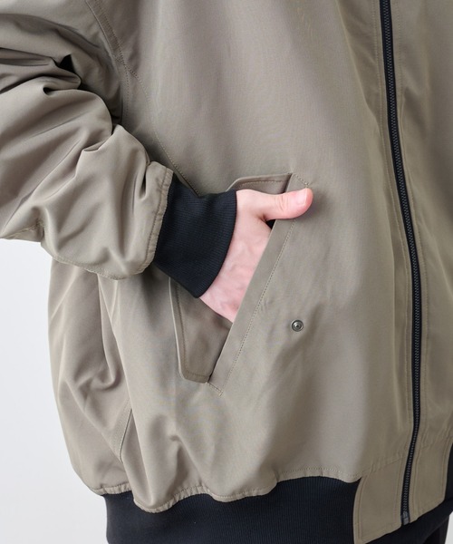 COLONY 2139（コロニートゥーワンスリーナイン）の「BIG MA-1（MA-1・メンズ・ブラック/モスグリーン/グレイッシュベージュ・MEDIUM/LARGE）」の21枚目の写真