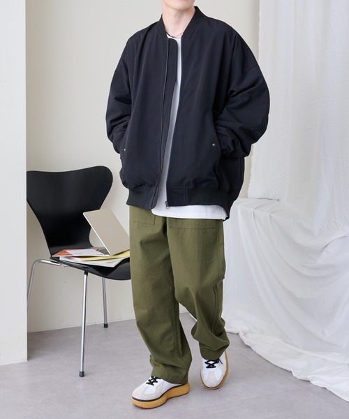 COLONY 2139（コロニートゥーワンスリーナイン）の「BIG MA-1（MA-1・メンズ・ブラック/モスグリーン/グレイッシュベージュ・MEDIUM/LARGE）」の4枚目の写真