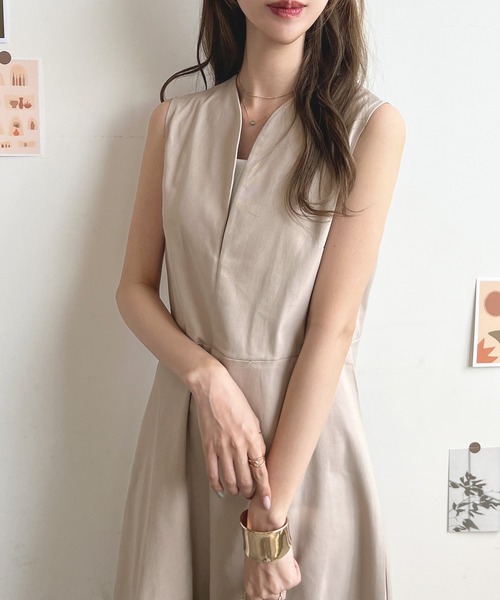 Futier land(フューティアランド)の「Vネックフレアツイルワンピース(ワンピース・レディース・ブラック/ベージュ/ネイビー/グレイッシュベージュ/チャコールグレー・FREE/X-LARGE)」の4枚目の写真