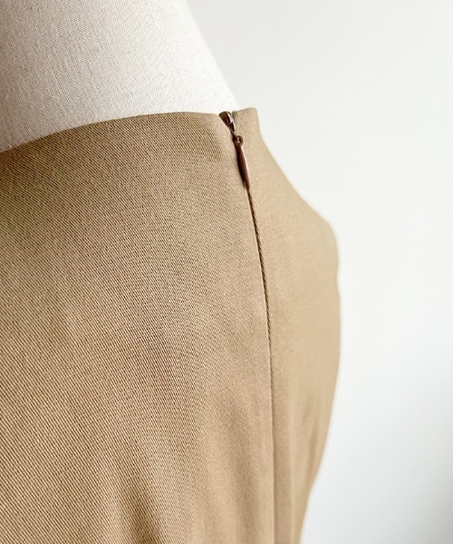 Futier land(フューティアランド)の「Vネックフレアツイルワンピース(ワンピース・レディース・ブラック/ベージュ/ネイビー/グレイッシュベージュ/チャコールグレー・FREE/X-LARGE)」の6枚目の写真