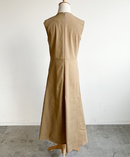 Futier land(フューティアランド)の「Vネックフレアツイルワンピース(ワンピース・レディース・ブラック/ベージュ/ネイビー/グレイッシュベージュ/チャコールグレー・FREE/X-LARGE)」の9枚目の写真