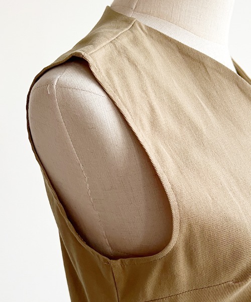 Futier land(フューティアランド)の「Vネックフレアツイルワンピース(ワンピース・レディース・ブラック/ベージュ/ネイビー/グレイッシュベージュ/チャコールグレー・FREE/X-LARGE)」の11枚目の写真