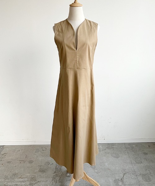 Futier land(フューティアランド)の「Vネックフレアツイルワンピース(ワンピース・レディース・ブラック/ベージュ/ネイビー/グレイッシュベージュ/チャコールグレー・FREE/X-LARGE)」の8枚目の写真