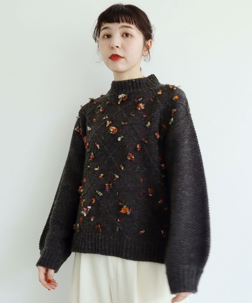 l'atelier du savon（アトリエドサボン）の「もしゃもしゃお花アーガイルPO（ニット/セーター・レディース・アイボリー/チャコールグレー/ピンク/ライトベージュ・FREE）」の3枚目の写真