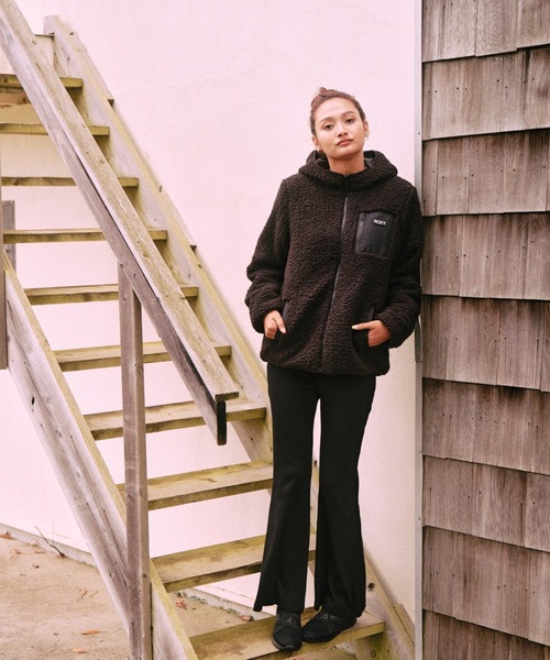 ROXY(ロキシー)の「ANIMAL BOA/ロキシーモコモコリバーシブルボアブルゾン(ブルゾン・レディース・ベージュ/ネイビー/ブラック・SMALL/MEDIUM/LARGE)」の4枚目の写真