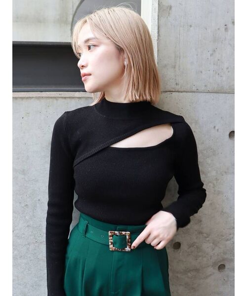 MURUA（ムルーア）の「変形ネックニット（ニット/セーター・レディース・ブラック/アイボリー/モカ・FREE）」の6枚目の写真