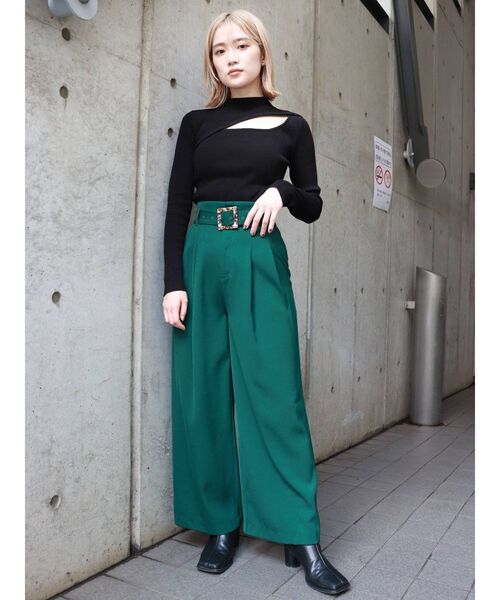 MURUA（ムルーア）の「変形ネックニット（ニット/セーター・レディース・ブラック/アイボリー/モカ・FREE）」の4枚目の写真