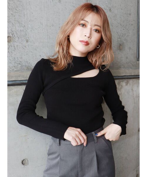 MURUA（ムルーア）の「変形ネックニット（ニット/セーター・レディース・ブラック/アイボリー/モカ・FREE）」の8枚目の写真