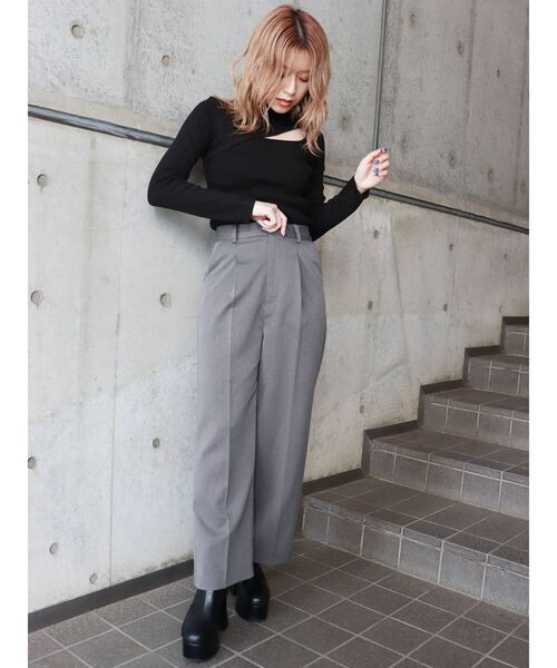 MURUA（ムルーア）の「変形ネックニット（ニット/セーター・レディース・ブラック/アイボリー/モカ・FREE）」の7枚目の写真