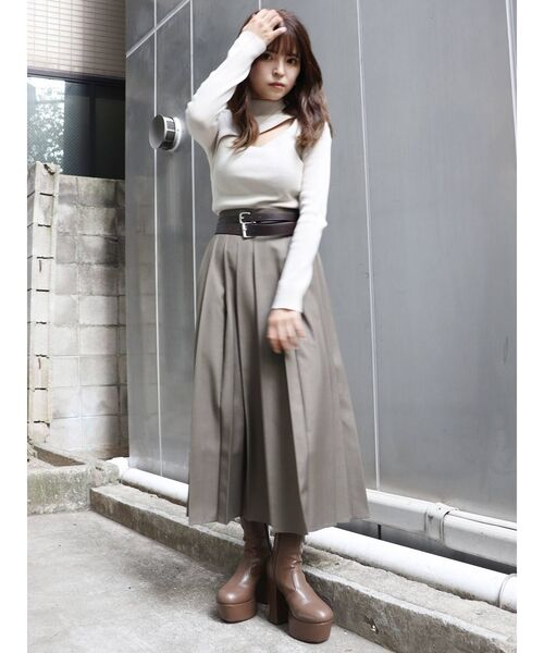 MURUA（ムルーア）の「変形ネックニット（ニット/セーター・レディース・ブラック/アイボリー/モカ・FREE）」の13枚目の写真