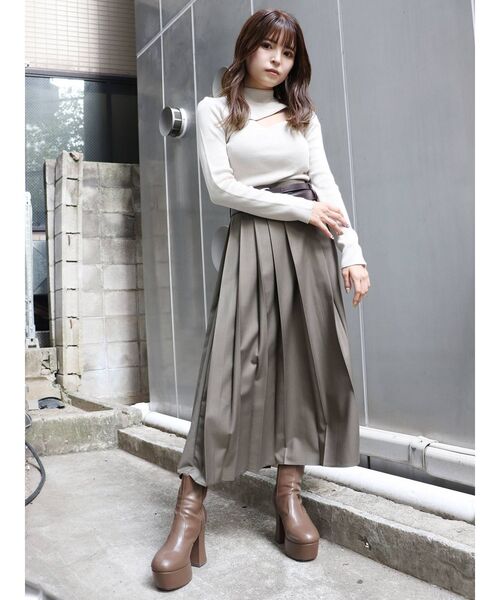 MURUA（ムルーア）の「変形ネックニット（ニット/セーター・レディース・ブラック/アイボリー/モカ・FREE）」の11枚目の写真