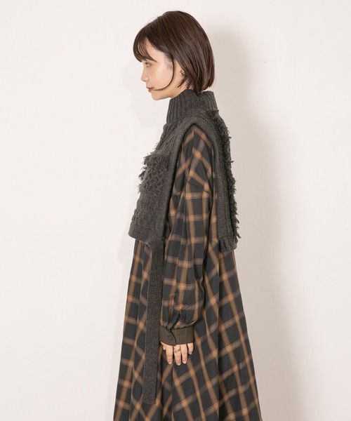 KBF（ケイビーエフ）の「ケーブルパッチワークハイネックベスト（ニット/セーター・レディース・ホワイト/グレー系その他/チャコールグレー・ONE SIZE）」の14枚目の写真