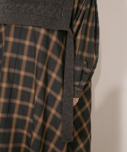 KBF（ケイビーエフ）の「ケーブルパッチワークハイネックベスト（ニット/セーター・レディース・ホワイト/グレー系その他/チャコールグレー・ONE SIZE）」の18枚目の写真